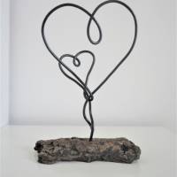 Handgemachte Herzskulptur aus Draht und Holz | industrial Deko Wohnzimmer | Drahtfigur Line Art Liebe |  minimalistisch Bild 2