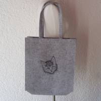 Großer Filzshopper / Schultertasche mit aufwendiger Stickerei "Maine Coon Katze" bestickt Bild 1