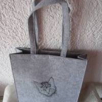 Großer Filzshopper / Schultertasche mit aufwendiger Stickerei "Maine Coon Katze" bestickt Bild 2