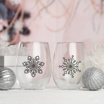 Zwei filigrane Schneeflocken zum Plotten