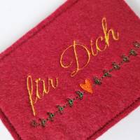 Gutscheinhülle aus Filz für Geschenkkarten im Scheckkartenformat - rot mit orangem Herzchen - von he-ART by helen hesse Bild 3
