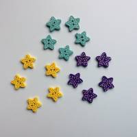 Holzknöpfe Sterne mit Punkten 5 Stück in 3 Farben, 16 mm, türkis, gelb, lila, Dekosternchen Bild 1