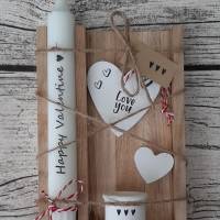 Geschenkbox zum Valentinstag "Happy Valentine" ~ Stabkerze mit Kerzenhalter in Holzbox aus Eiche ~ Raysin Deko ~ Bild 1
