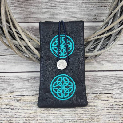 Handytasche / Handyhülle / Smartphonehülle bestickt mit keltischem Motiv