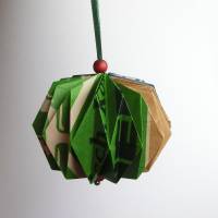 Plissee Weihnachtskugeln Upcycling aus alten Packpapier, Landkarten, Einkaufstüten oder Flyern Baumschmuck Bild 3