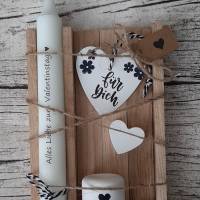 Geschenkbox "Alles Liebe zum Valentinstag" ~ Stabkerze mit Kerzenhalter in Holzbox aus Eiche ~ Raysin Deko Bild 1