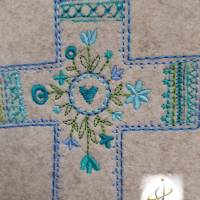 Gotteslobhülle Filz  Kommunion 2024 personalisierbar beige-meliert Kreuz Hippie blau Bild 3