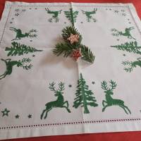 Wunderschönes weihnachtliches Deckchen. Handbedruckte Baumwolle. Mit Erbslochhohlsaum.. Bild 2