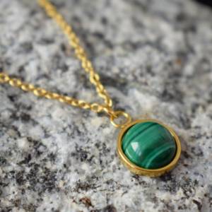 Malachit Kette Gold, Kette mit grünem Stein, rund, Natürliche Malachit Anhänger, minimalistische Schlichte Malachit Edel Bild 3