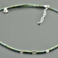 Minimalistische Halskette aus Hämatitwürfeln und 925er Silber - Würfel Edelsteinkette Hämatit zart klein blau grün Bild 2