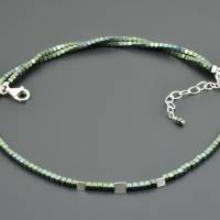 Minimalistische Halskette aus Hämatitwürfeln und 925er Silber - Würfel Edelsteinkette Hämatit zart klein blau grün Bild 3
