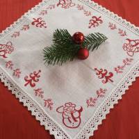 Wunderschönes weihnachtliches Deckchen. Handbedruckte Baumwolle. Mit Spitze.. Bild 1