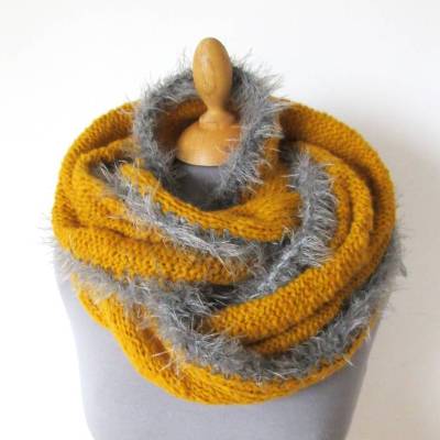 Kuschelweicher Loop Schal gestrickt, Alpaka Damenloop senfgelb für den Winter