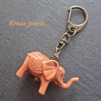Anhänger Taschenbaumler mit Elefant braun bronzefarben Schlüsselanhänger Bild 2