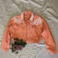 Orangene Jeansjacke mit Ivory Spitze mit Perlen Bild 1