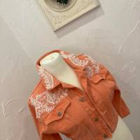 Orangene Jeansjacke mit Ivory Spitze mit Perlen Bild 3