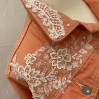 Orangene Jeansjacke mit Ivory Spitze mit Perlen Bild 4