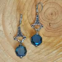 Zierliche Chandeliers-Ohrhänger mit Glasschliffperle in montana-blau Bild 3