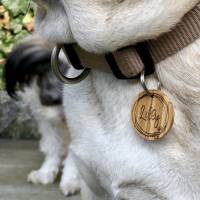 Hundemarke ø 30 mm aus Olivenholz mit beidseitiger Lasergravur | Hundeanhänger Erkennungsmarke ID Marke Bild 3