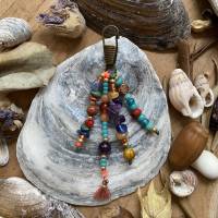 Les Caraïbes - Taschenbaumler mit einer bunten Vielzahl an Perlen und Edelsteinen Bild 1