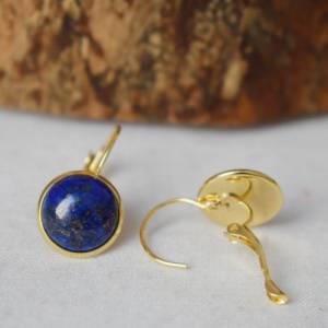 Lapislazuli Ohrhänger Gold, zarte kleine Edelstein Hängeohrringe, Ohrringe mit blauem Stein, Lapis Lazuli, 8mm, rund, Le Bild 6