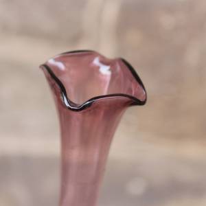 Vase Solifleurvase mit Fuß Glas Mundgeblasen Rauchglas lila Lauscha Thüringen 60er 70er Jahre DDR Bild 8
