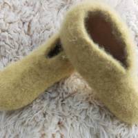 Filz - Hausschuhe, 100% Wolle mit Latex-Antirutsch, Gr. 41/42 (schmal), handgestrickt dann gefilzt, warme Puschen, Bild 1