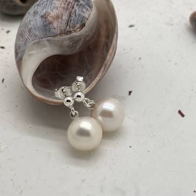 Zarte Perlen-Ohrhänger, runde echte SW-Perlen 9,5 mm baumeln an 925er Silbersteckern