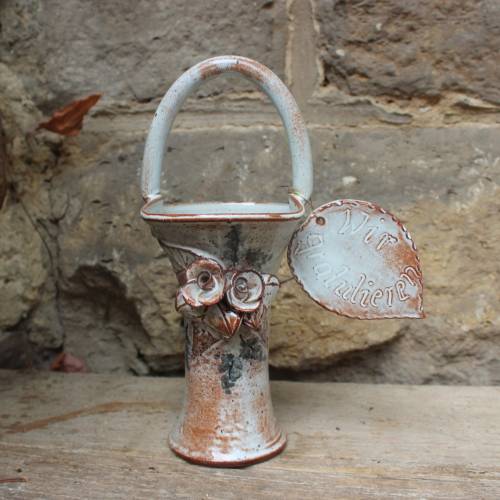 Vintage Vase Blumenkorb mit Schild "Wir gratulieren" Keramik Rosen Handgetöpfert Handbemalt 90er Jahre