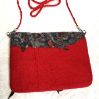 hübsches, individuell gestaltetes Umhängetäschchen aus Filz in Grau- und Rottönen, abnehmbarer Träger, Unikat Bild 4