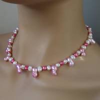 Perlenkette aus weißen, rosa und pinkfarbenen Perlen Bild 1