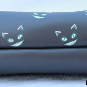 Handgefertigte Umhängetasche aus Kunstleder mit Motiv Grinsekatze, glow in the dark, Hobo Bag, Unikat, schwarz blau Bild 4