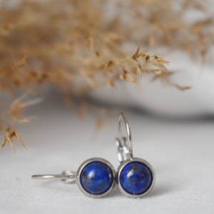 Lapislazuli Ohrhänger Silber, minimalistische Ohrringe, kleine Hängeohrringe mit blauem Stein, Lapis Lazuli, 6mm, rund, Bild 6
