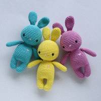 Häkeltier Amigurumi Häkelhase Hase Mini lila aus Baumwolle Handarbeit tolles Geschenk für Kinder Bild 1