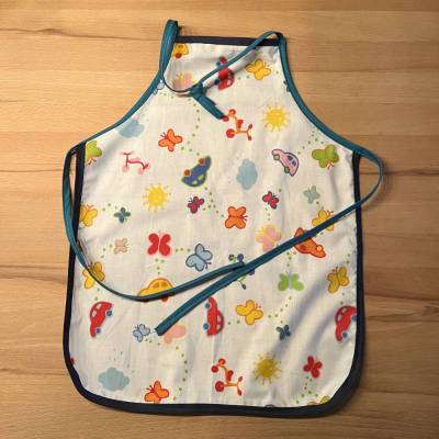 Kinderschürze buntgemustert mit Schmetterlingen und Autos / personalisierbar / Größenwahl / Kinderküche / Backstube