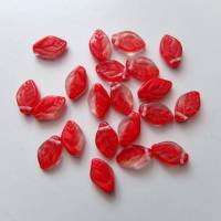 30 Glasperlen, Blätter rot kristall, 12 x 7 mm Bild 1