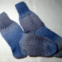 Gestrickte Socken für Kinder Gr.32/33, grau-blau-lila mit Pünktchen ,schön warm Bild 1