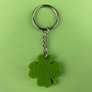 Schlüsselanhänger vierblättriges Kleeblatt aus grünem Filz. Glücksbringer für dich & deine Lieben. Gastgeschenk Geschenk Bild 2