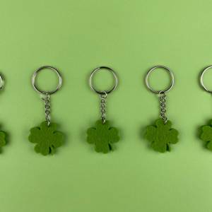 Schlüsselanhänger vierblättriges Kleeblatt aus grünem Filz. Glücksbringer für dich & deine Lieben. Gastgeschenk Geschenk Bild 8