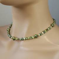 Perlenkette in verschiedenen Grüntönen Bild 1