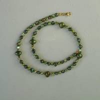Perlenkette in verschiedenen Grüntönen Bild 2