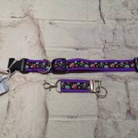 Hundehalsband mit Schlüsselanhänger lila Schädel Herz schwarz Bild 1