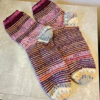 handgestrickte Socken, Größe 41/43, 6-fach Sockenwolle, Gumgum Muster, warme Strümpfe Bild 5