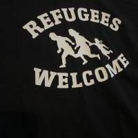Unisex T-Shirt "Refugees welcome" schwarz Bild 3