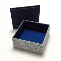 Schachtel klein aber fein - blaue Ornamente mit aufliegendem Leinendeckel und Filzeinlage Bild 3