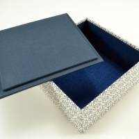 Schachtel klein aber fein - blaue Ornamente mit aufliegendem Leinendeckel und Filzeinlage Bild 4