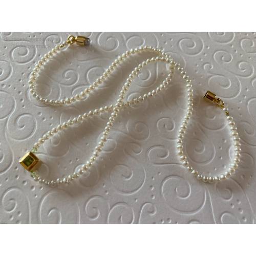 Perlenkette mit Peridot und Magnetverschluss, Geschenk für Frauen, unisex, Brautschmuck, Handarbeit aus Bayern