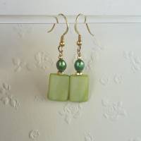 Grüne Ohrringe aus Perlmutt und Perle Bild 2