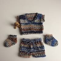 Teddyanzug mit Socken für Größe ca. 26 cm - 28 cm, handgestrickt,4-teilig, Pulli, Hose, Socken, blau/beige gemustert Bild 1