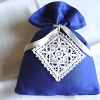 Lavendelsäckchen aus dunkelblauer Seide genäht von Hobbyhaus Bild 1